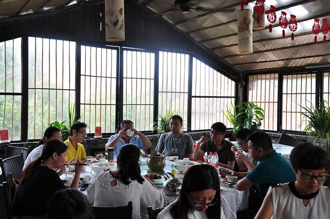 2017年尊时凯龙人生就博集团喜迎国庆中秋，共聚南社古村