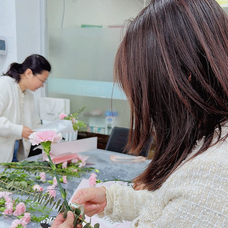 三八妇女节丨祝福所有女人：愿你笑靥如花，一生不减芳华！