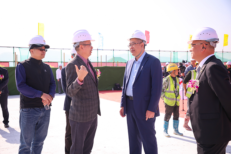 乘势而上，喜封金顶｜东莞先进技术产业创新中心封顶仪式圆满举行！