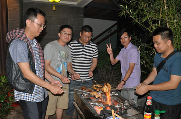 尊时凯龙人生就博集团2015年春季户外活动圆满结束